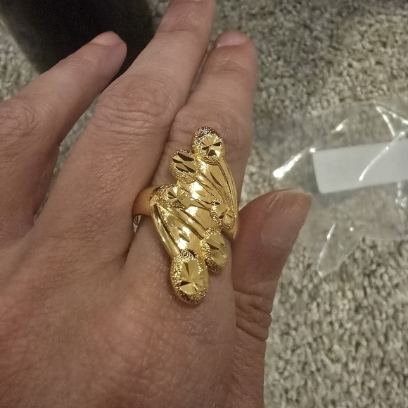 21kgp Duabi Jewelry - Elegant Gold Leaf Ring - Picture 9 of 10